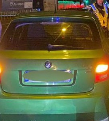 У середмісті Дніпра водій Skoda їздив з підробленими правами