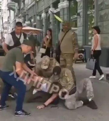 В Днепре &quot;бойцы Тищенко&quot; избили мужчину