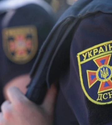 На Херсонщині російські військові обстріляли рятувальників, які гасили пожежу