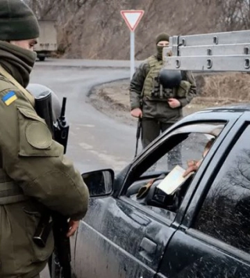 В Одесі чоловік протягнув на капоті авто двох військовослужбовців ТЦК — його шукають