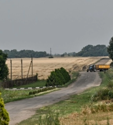 У період жнив на Донеччині дозволять проїзд сільгосптехніки під час комендантської години