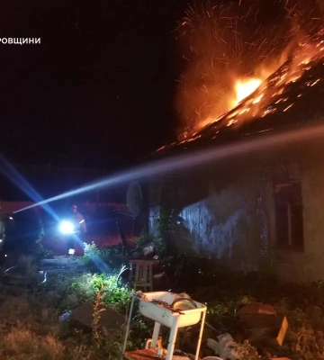 Масштабна пожежа на Дніпропетровщині: загорівся будинок