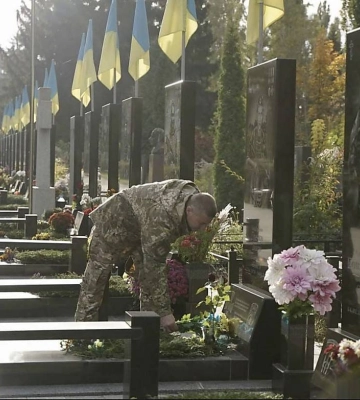 «Миколаївська ритуальна служба» витратить ₴6,2 мільйона на виготовлення 160 однотипних памʼятників для полеглих захисників