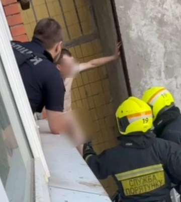 У Дніпрі невідомі у камуфльованому одязі та балаклавах побили чоловіка