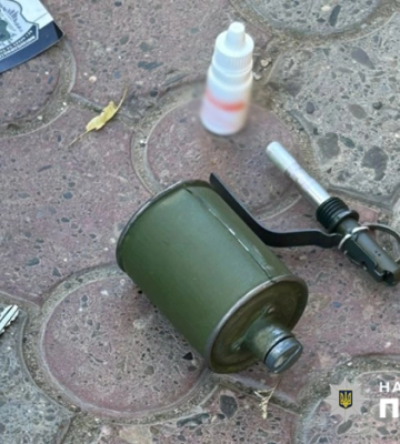 У Чернівцях затримали чоловіка, який розгулював містом з гранатою