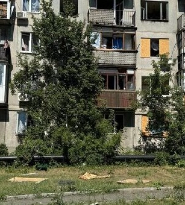 Оккупанты ударили по Селидово авиабомбой, 2 человека погибли. ФОТОрепортаж