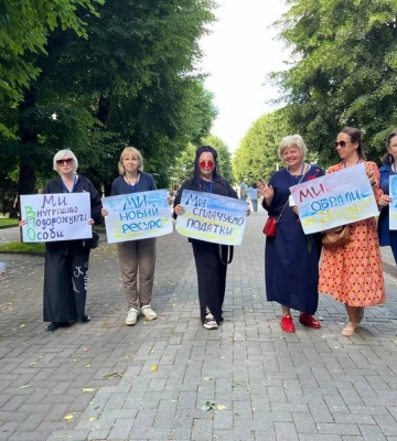 «Переміщені долі: історії мужності та сили духу»: у Луцьку презентували виставку про переселенців