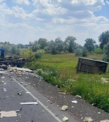 Трагедия под Мелитополем: из-за лопнувшего колеса КаМАЗа погибли двое 