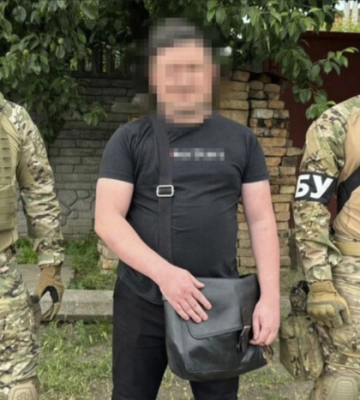 СБУ затримала двох блогерів, які «засвітили» позиції ЗСУ у соцмережах