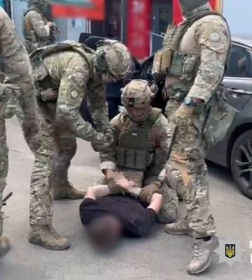В Одесі затримали групу молодиків, які вимагала гроші з місцевого жителя, - ФОТО