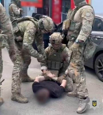 В Одесі затримали групу молодиків, які вимагала гроші з місцевого жителя, - ФОТО
