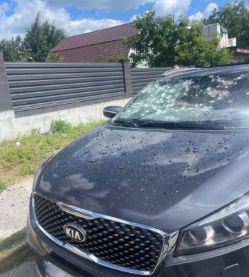 У Бучі невідомий, вимагаючи відвезти його до кордону, підірвав гранату в чужому авто, помер на місці - поліція