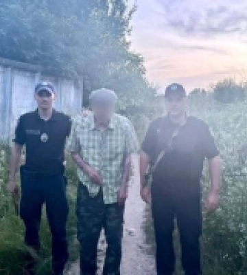 На Берегівщині поліцейські розшукали дідуся, який 12 годин блукав у лісі