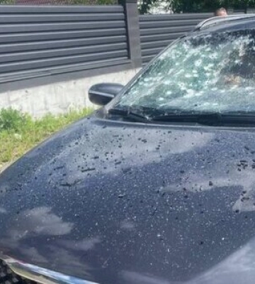 У Бучі чоловік підірвав себе гранатою в чужому авто після відмови відвезти його на кордон із "сусідньою державою", - поліція. ФОТО