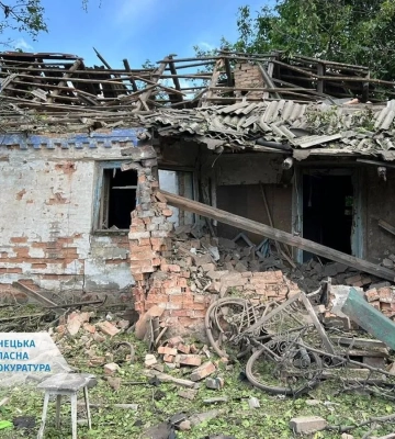Окупанти вдарили по Селидовому авіабомбою, 2 людини загинули. ФОТОрепортаж