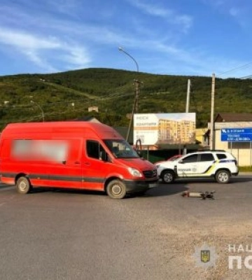 У ДТП у Виноградові постраждало двоє неповнолітніх на електросамокаті