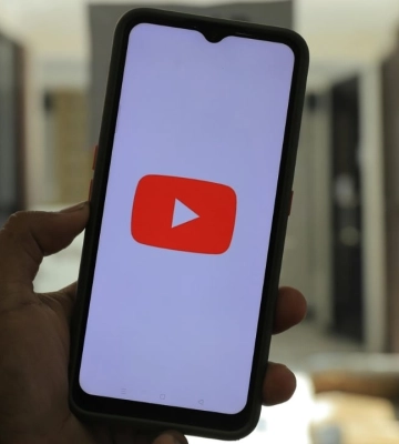 Як безкоштовно завантажити відео з YouTube на комп'ютер, смартфон або планшет