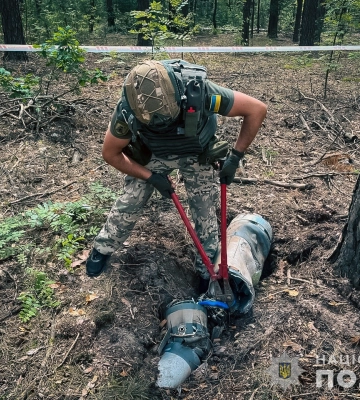Поліцейські-вибухотехніки Сумщини вилучили частину ворожої ракети