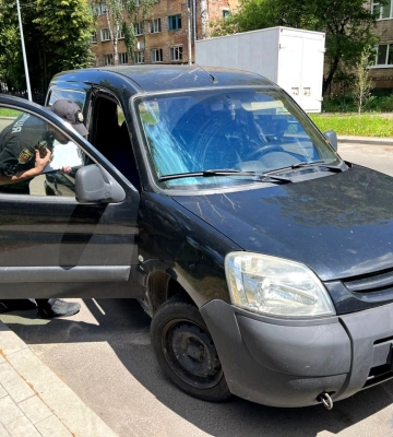 Одне авто обікрав, інше — викрав. Мешканця Хмельниччини затримали у Рівному