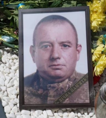 В Охтирці попрощалися із захисником Віталієм Колотом