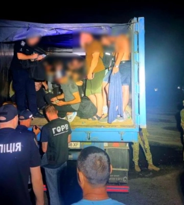 На Одещині у фурі з зерном намагались перевезти понад 40 ухилянтів за кордон (ВІДЕО)