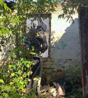 Вражеский обстрел вызвал пожар в приграничном селе Сумской области, пострадавших нет