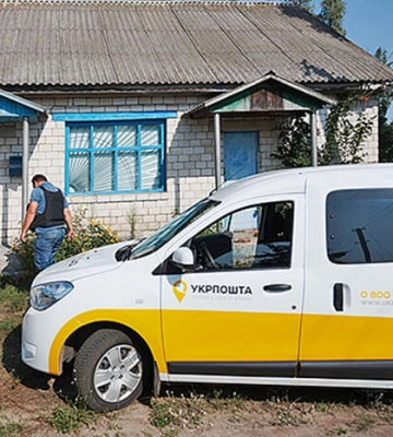 На Харківщині ворожий дрон атакував автівку «Укрпошти», загинула жінка