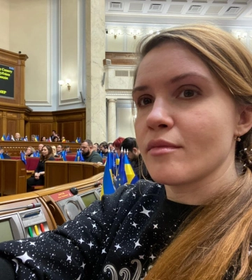 Безугла: Єрмак давно заблокував Тищенка по всіх месенджерах. Він типовий ряжений