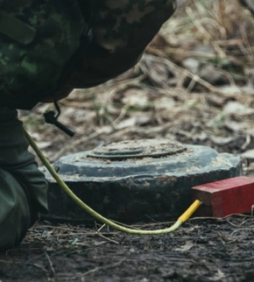 На Харківщині довелося знешкодити сотню мін, аби дістатися загиблого чоловіка