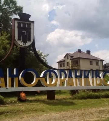 Ракетний обстріл рф пошкодив будівлі в Івано-Франківську