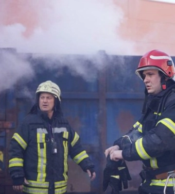 На Львівщині рятувальники загасили пожежу після влучання російської ракети в енергооб&#039;єкт