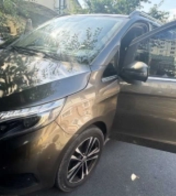 З незамкненого авто у Рівному вкрали півмільйона гривень
