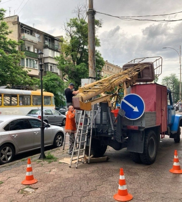 На складних перехрестях Одеси встановили безперебійне живлення світлофорам, - фото