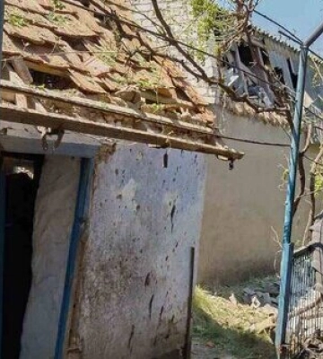 Окупанти вдень вдарили по селу Дудчани на Херсонщині, дві людини постраждали. ФОТОрепортаж