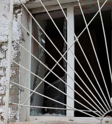 Росіяни з артилерії обстріляли село на Херсонщині, двоє поранених