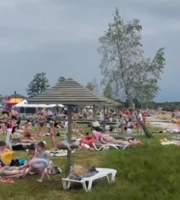 На Світязі за хвилини до грози – натовп відпочивальників (відео)