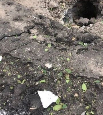 На Херсонщині окупанти скинули вибухівку на тракториста під час польових робіт