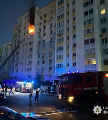 Под Киевом сгорела квартира после взрыва аккумулятора. Фото и видео