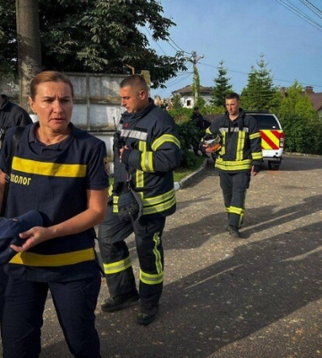 У Харкові комунальники усувають наслідки минулого обстрілу