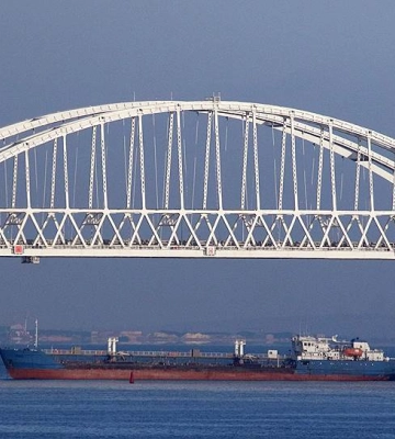 Дроны СБУ ночью поразили два российских судна в Керчи
