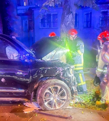 У Львові після зіткнення двох автомобілів виникла пожежа