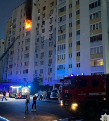 Под Киевом сгорела квартира после взрыва аккумулятора. Фото и видео