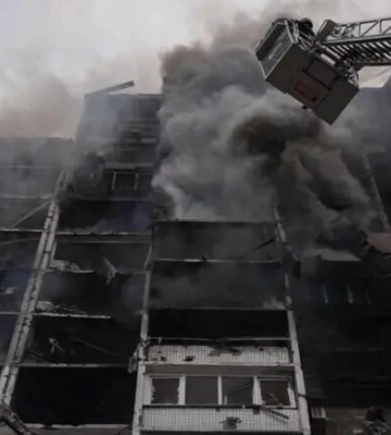 Обломки упали в Киевской области, повредив 72 жилых дома, 8 высоток, 13 зданий и 28 автомобилей