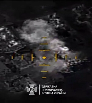 Нічні скиди з дронів на позиції окупантів під час оборони Вовчанська. ВIДЕО