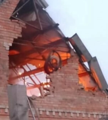 Окупанти вночі обстріляли Нікополь дронами та артилерією: є руйнування і постраждала