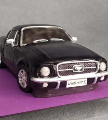 Кондитер з Дніпра приготував торт у вигляді автомобіля Ford Mustang