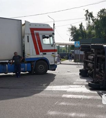 Фура зіштовхнулась з маршруткою: ДТП в Кривому Розі