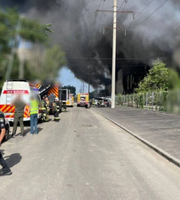 Росіяни обстріляли цивільну інфраструктуру в Одесі: з’явилися перші фото
