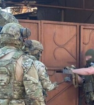 Требовали 5 млн грн у семьи погибшего воина ВСУ: СБУ задержала рэкетиров в Черкассах. ФОТОрепортаж