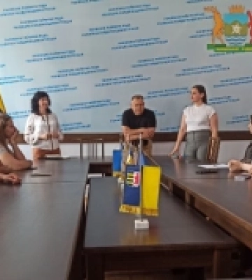 Молодіжна рада Закарпаття зустрілася з молоддю Рахівщини: продуктивна дискусія та спільні плани
